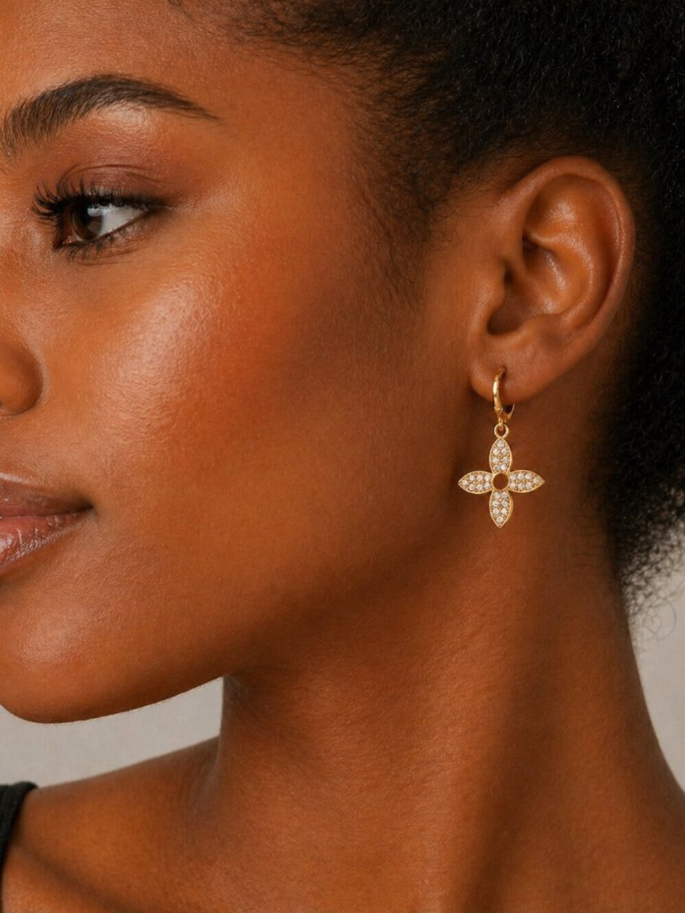 Clover Dangle Earrings Goldtone and Rhinestones